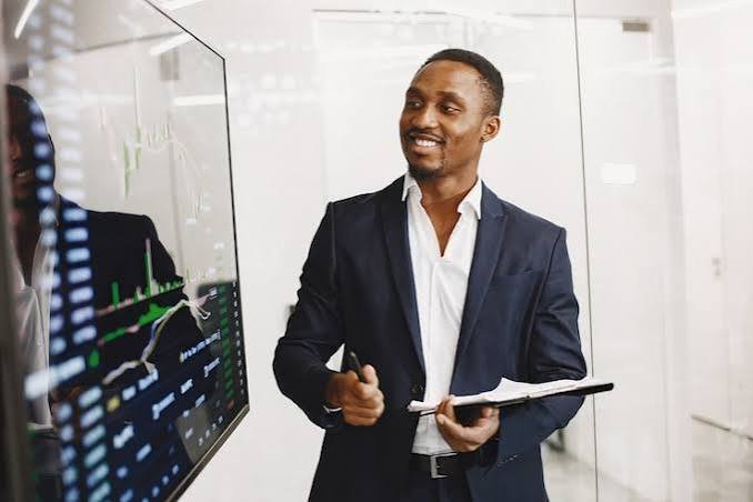 Professional mentor with trading charts